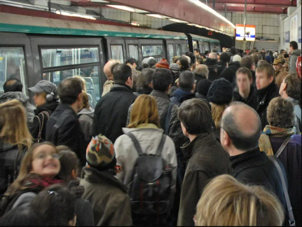 métro bondé à Paris